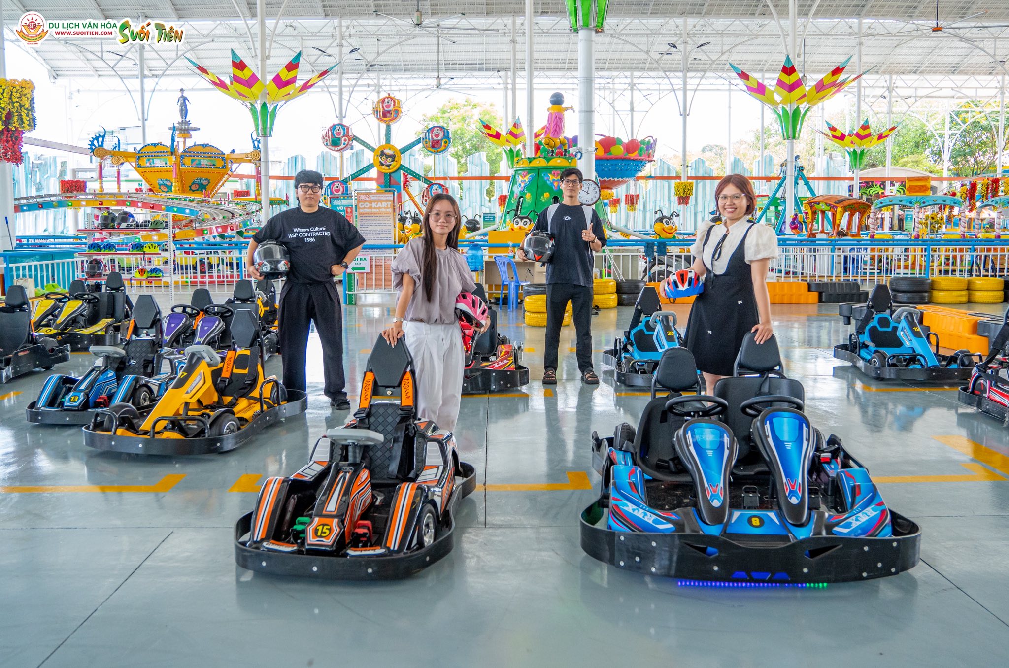 Hệ thống xe Go Kart được đầu tư đồng bộ, kết hợp đội ngũ vận hành chuyên nghiệp – đảm bảo trải nghiệm an toàn và hấp dẫn cho người chơi (Nguồn ảnh: Khu Du Lịch Văn hóa Suối Tiên)