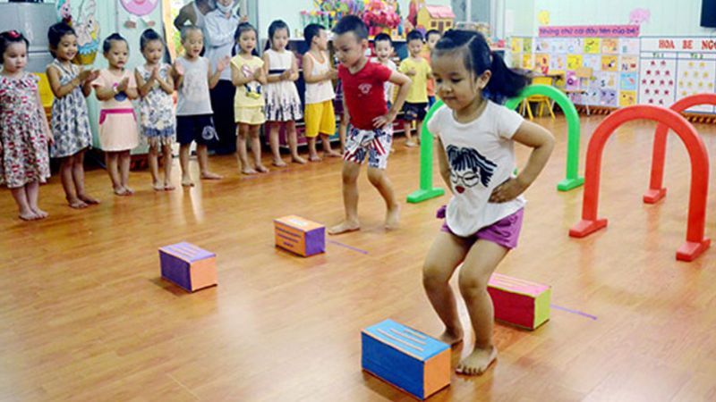 đồ chơi phát triển vận động cho trẻ mầm non